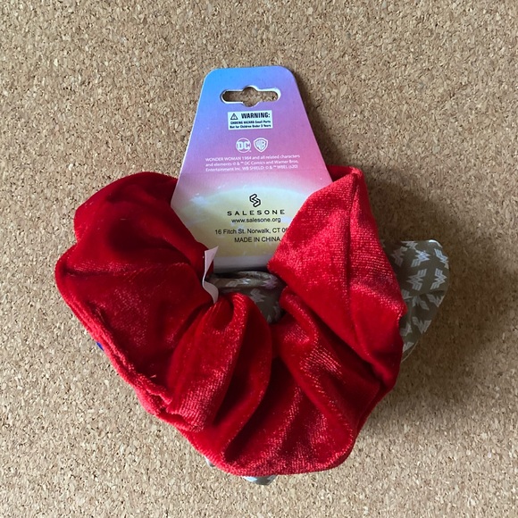 DC Comics WW84 Wonder Woman 3 pack scrunchie hair tie set - Picture 4 of 5